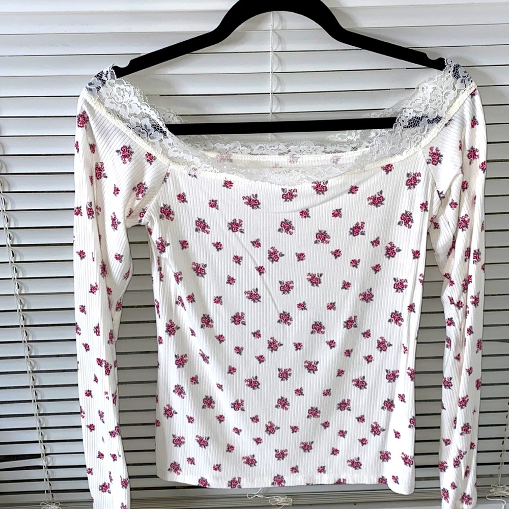 long sleeve off the shoulder lace detail